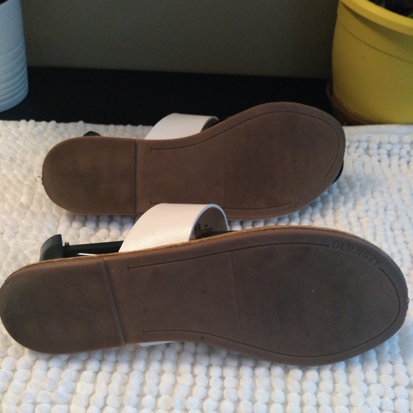 Old Navy flip flop sandals white - Picture 4 of 6